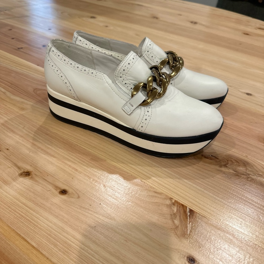 Dolce Vita White Platform Shoes with Gold Chain